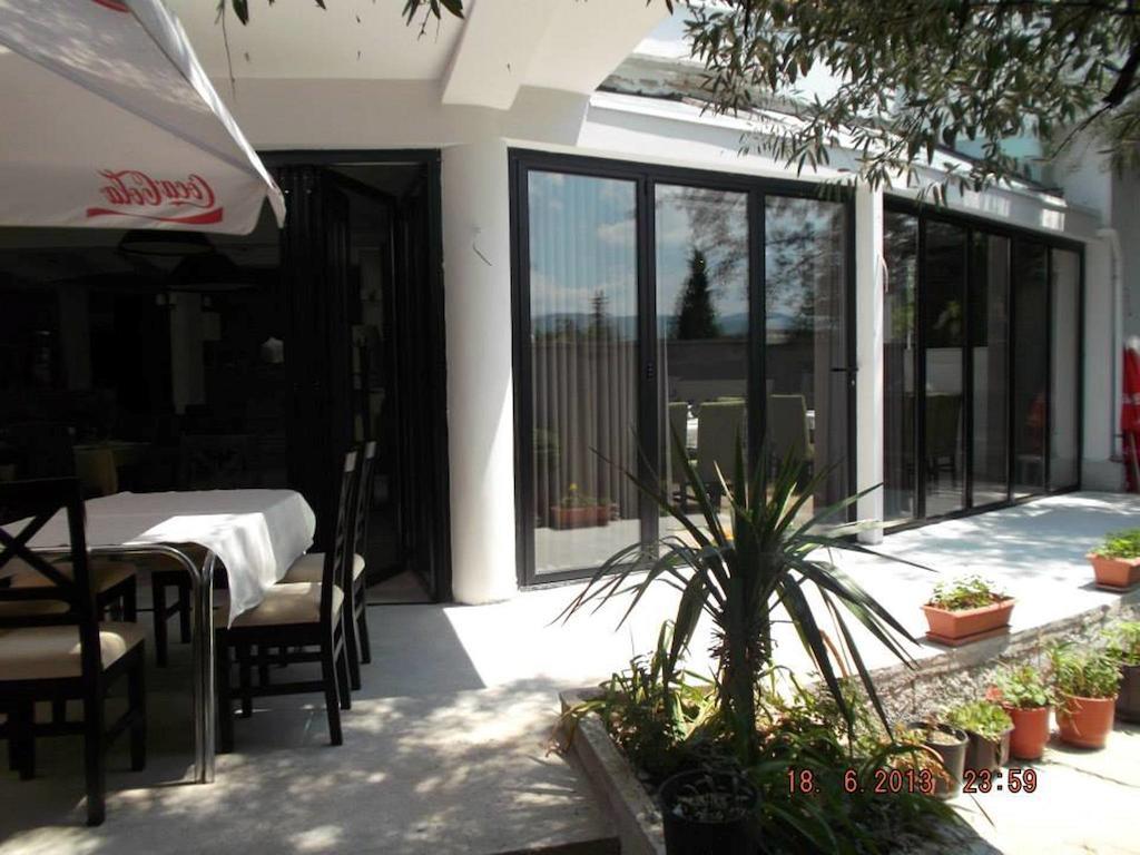 Sirena Hotel Tushemisht Exterior foto